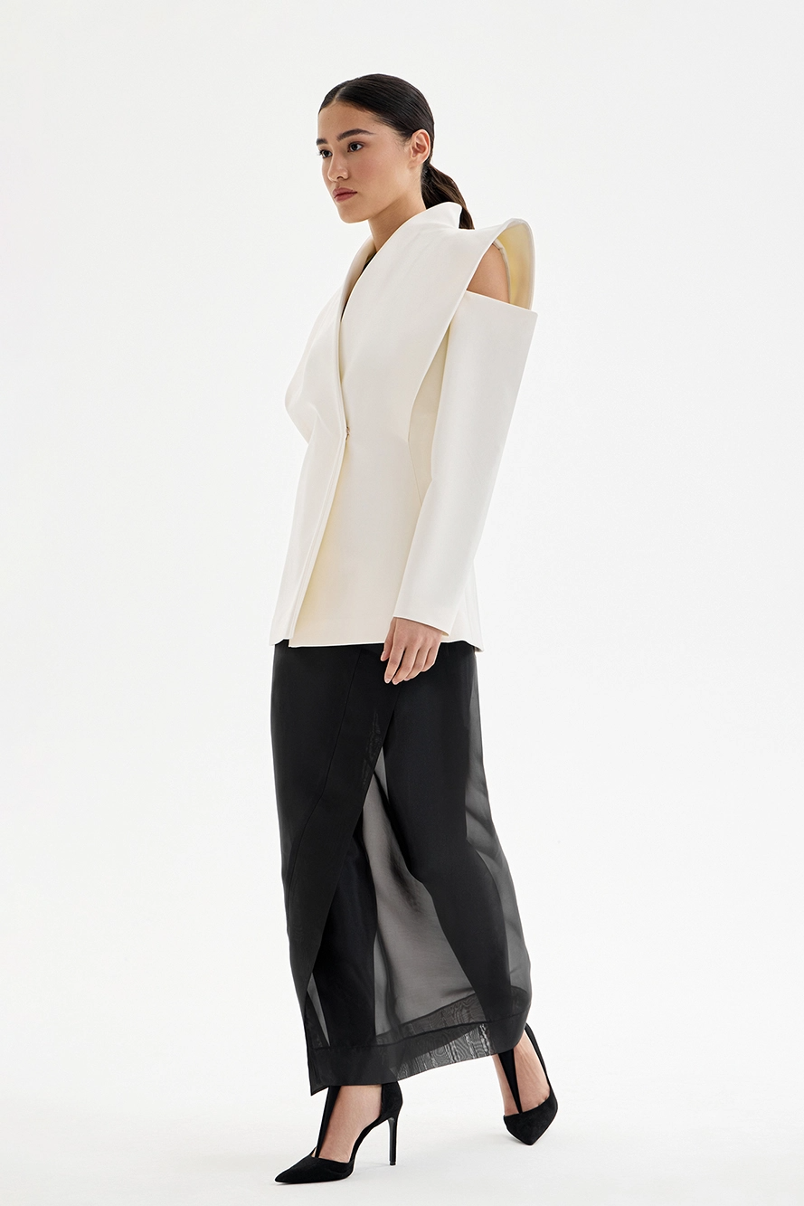 Blazer mujer hombros estructurados corte ajustado manga larga