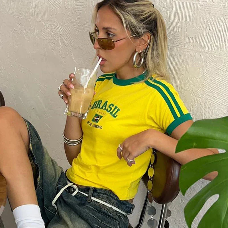 Camiseta crop top mujer estampado Brasil corte ceñido