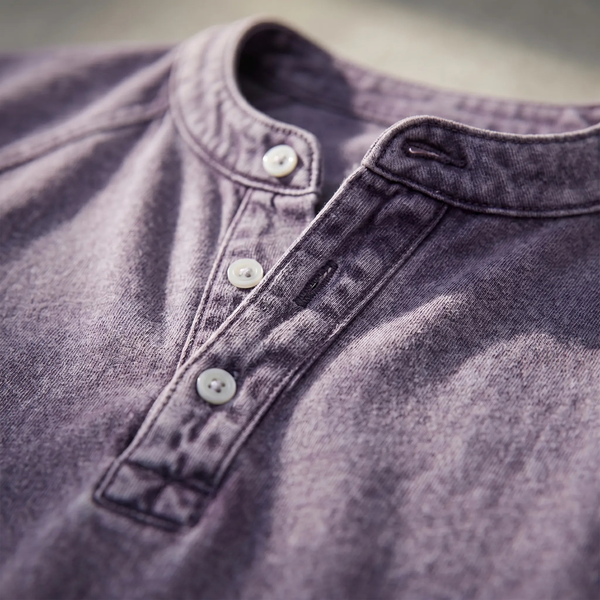 Camisa Henley para Hombre | Mangas Raglán Vintage | Cuello con Botones