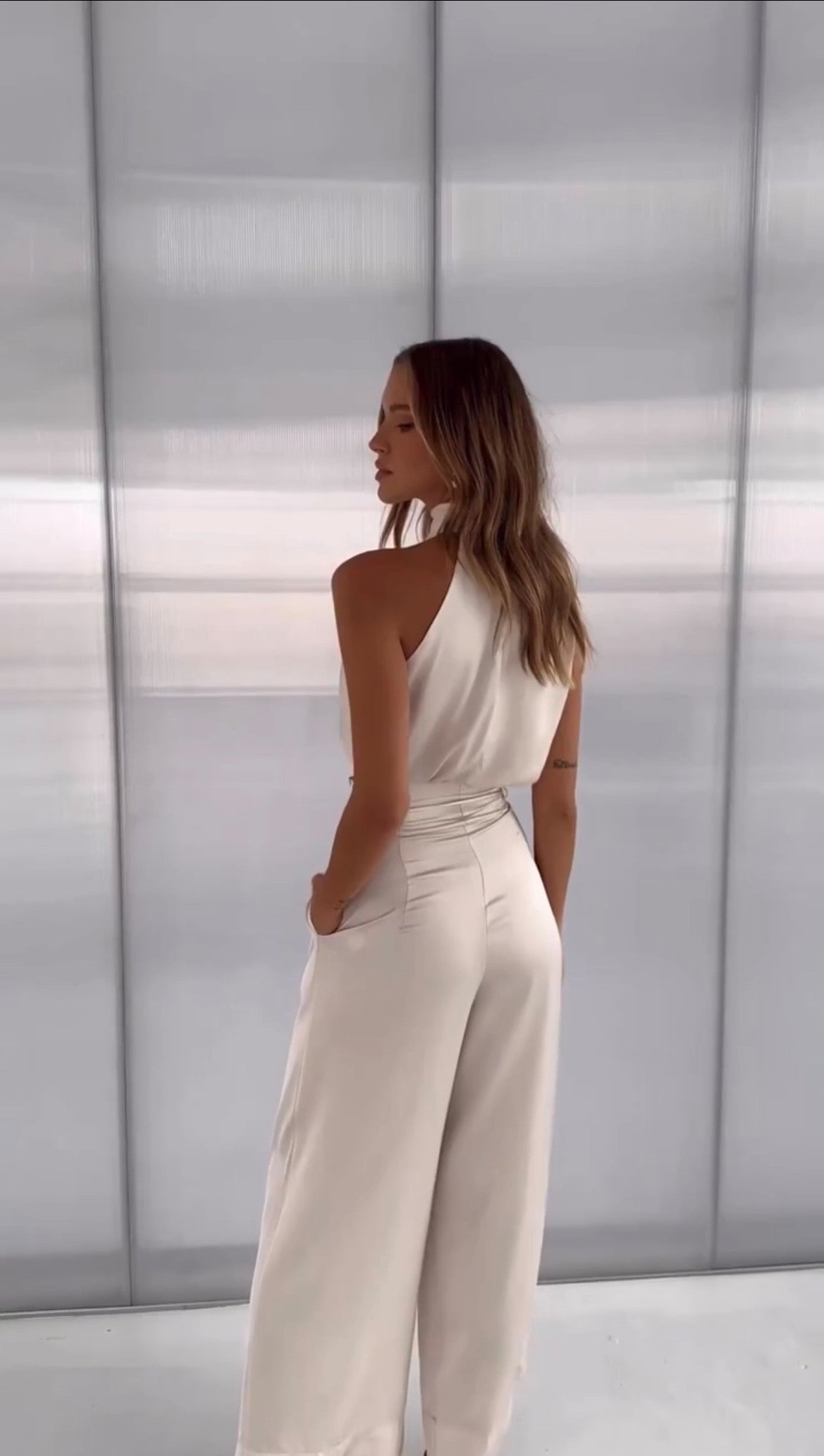 Conjunto de Satén de Dos Piezas | Top Halter y Pantalón Ancho